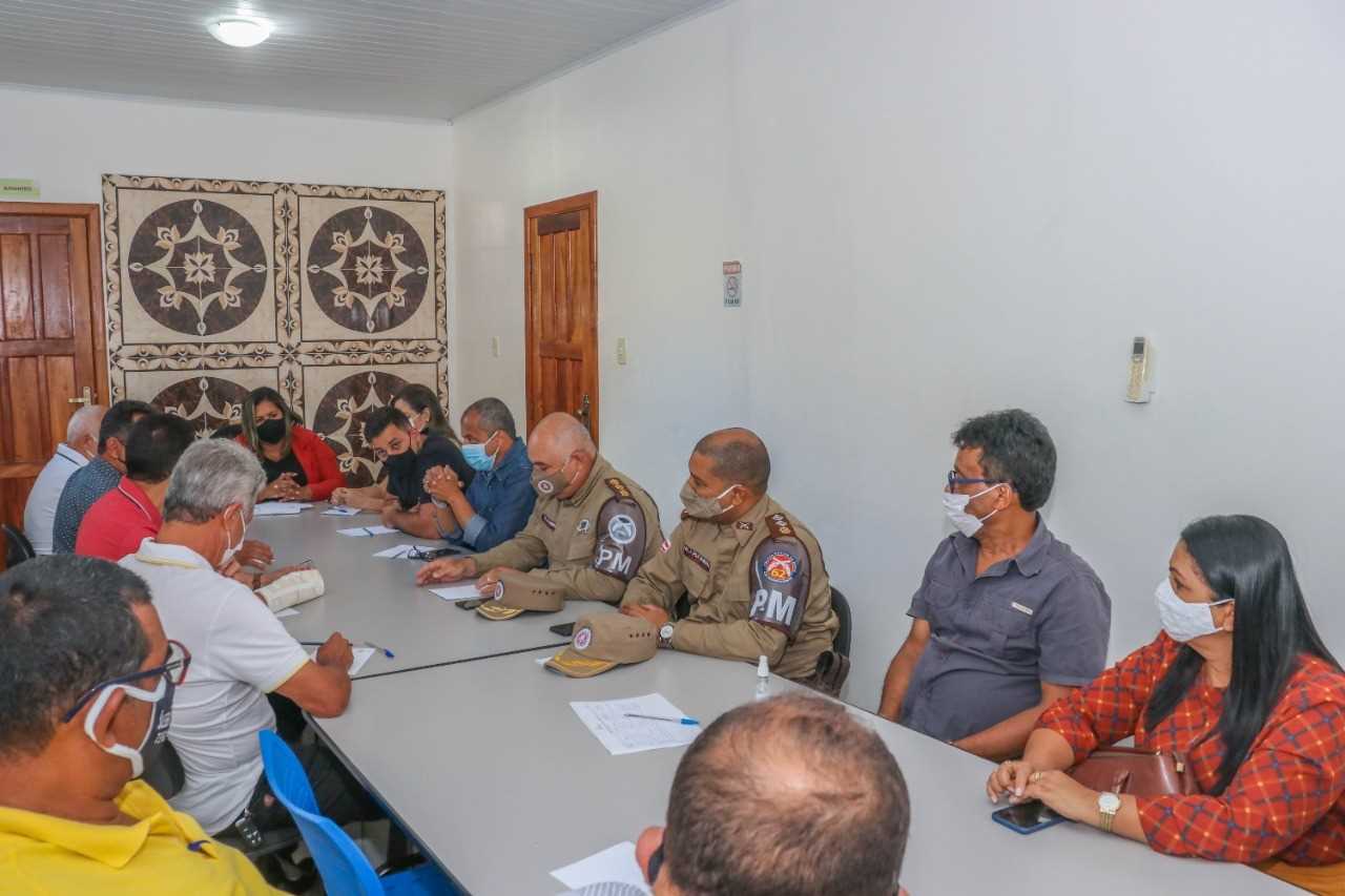Camacã: Prefeito Paulo do Gás cumpre agenda de visitas  no Batalhão da Polícia Militar e CIMA